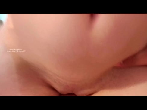 ❤️ Nire ahizparen gelan lo egiten eta horrela esnatu nintzen ❤❌ Kalitatezko pornoa gugan